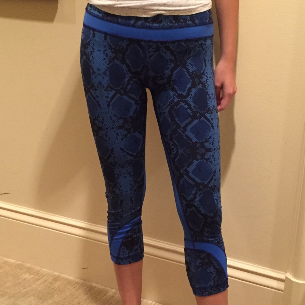 Lululemon blue crop leggings