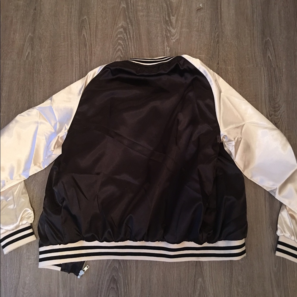 ๐HP๐Ivory & Black Bomber Jacket Love Tree - Picture 5 of 6