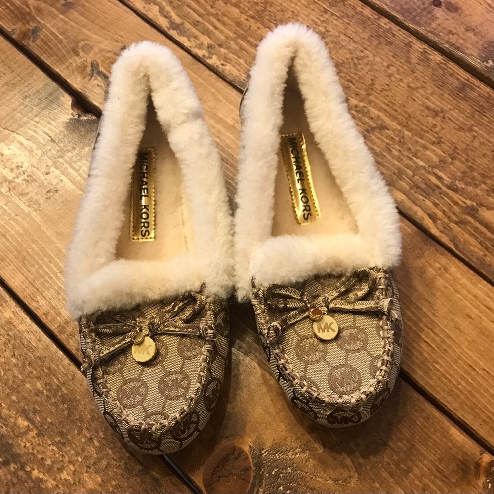 Michael Kors slippers ☺️