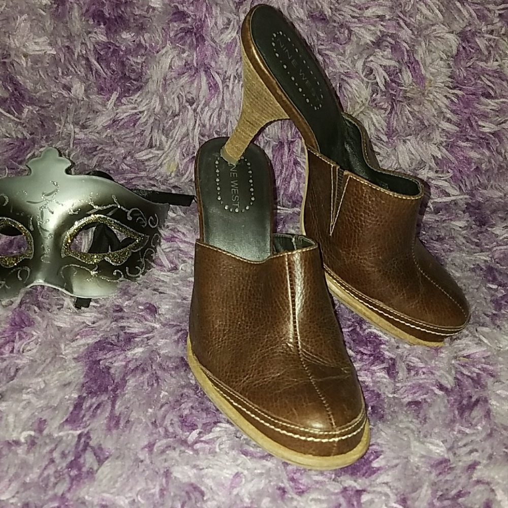 Brown leather upper nine west