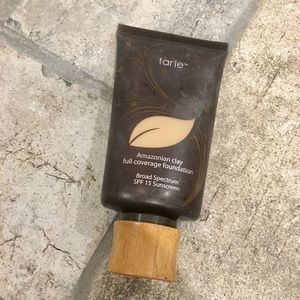 Tarte foundation in light medium sand