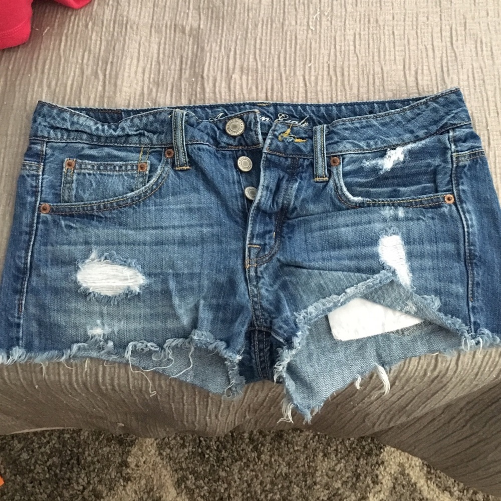 American Eagle destructed shorts
