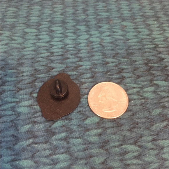 Super Cute Cat Hug Pin - Picture 3 of 3