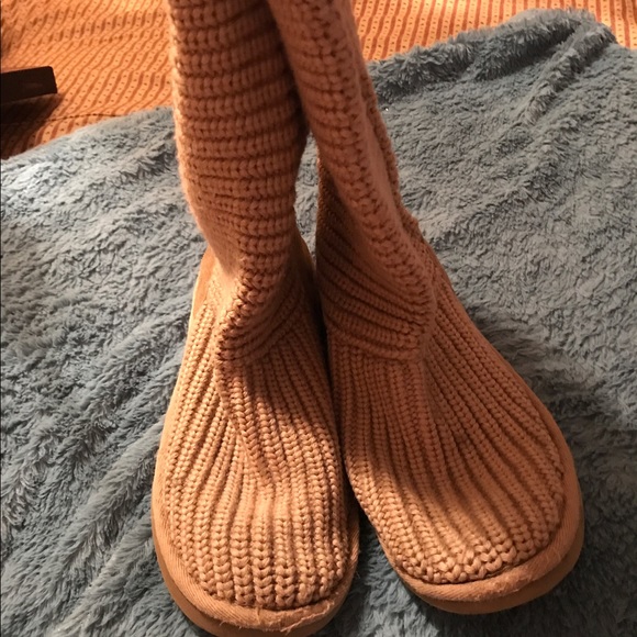 UGGS - Picture 3 of 3