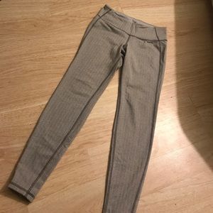 Old Navy Active White Herringbone Leggings, Small