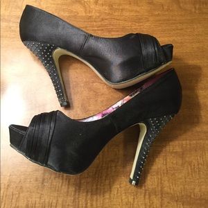 Black satin peep toe pump