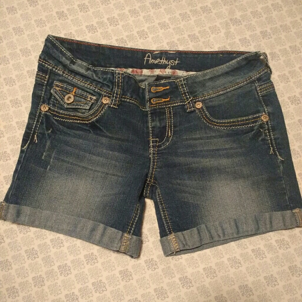 Stretchy midi Jean shorts