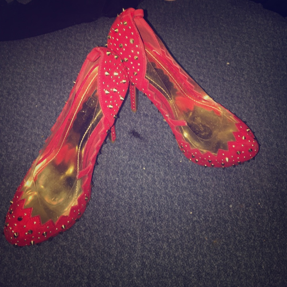 Red and gold heels only worn once for prom ❤️💛