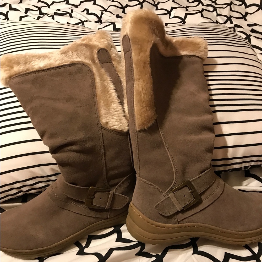Bare Traps  Brand suede boots NWOT