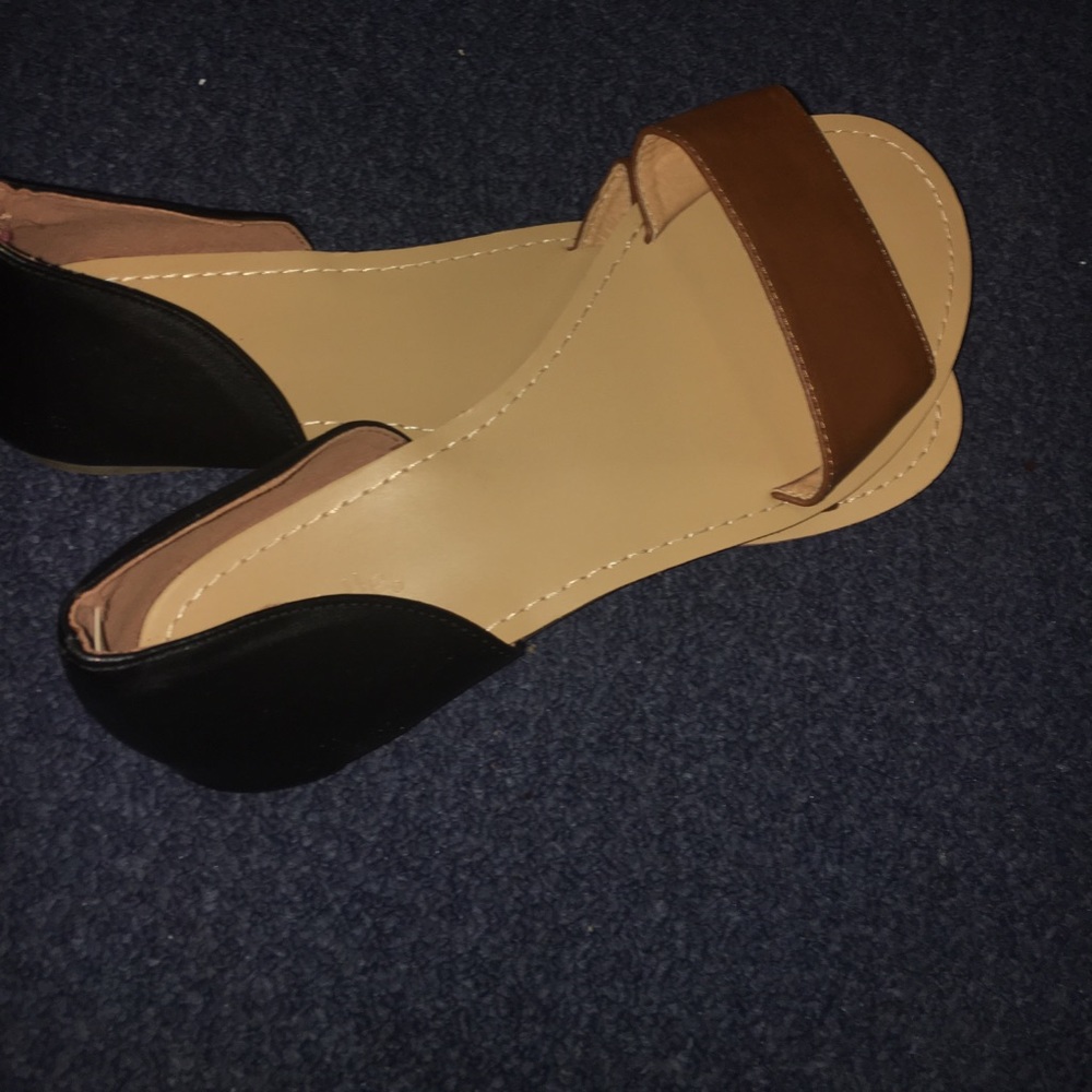 Cute Brown and black sandals 🖤
