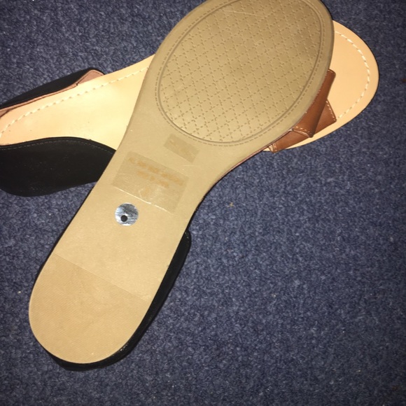 Cute Brown and black sandals 🖤 - Picture 2 of 4