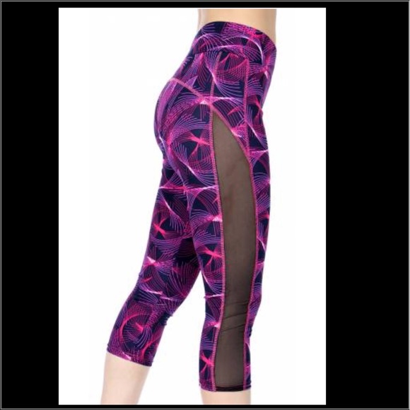 Side Mesh Capri Activewear Leggings - Picture 6 of 6