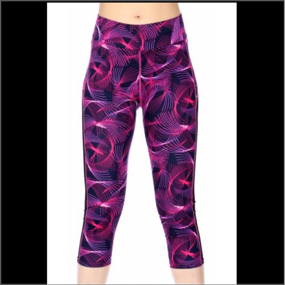 Side Mesh Capri Activewear Leggings - Picture 3 of 6