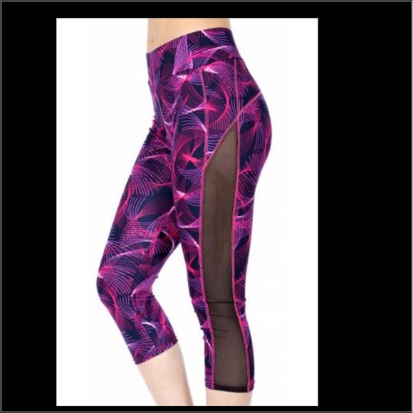 Side Mesh Capri Activewear Leggings - Picture 4 of 6