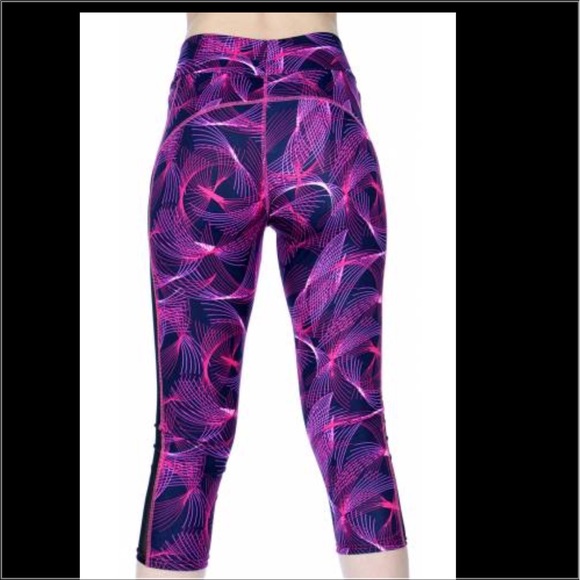Side Mesh Capri Activewear Leggings - Picture 2 of 6