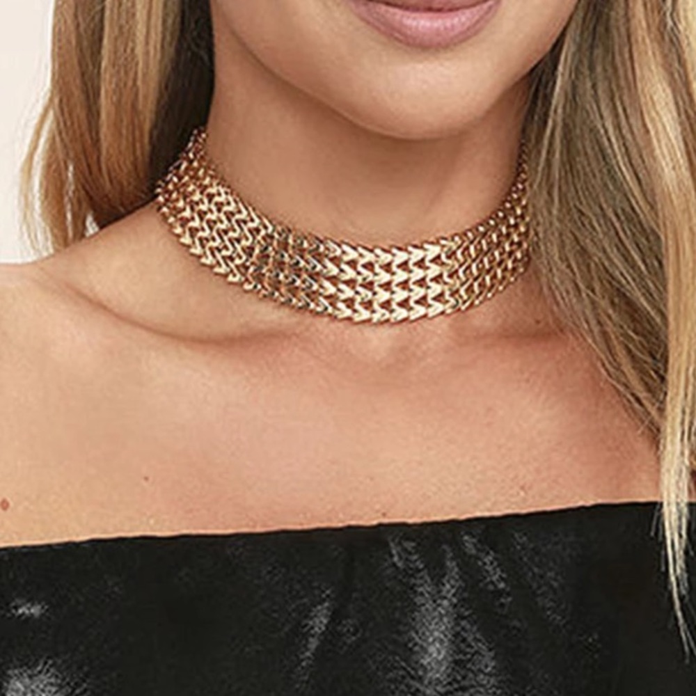 Women's gold wide chain chocker