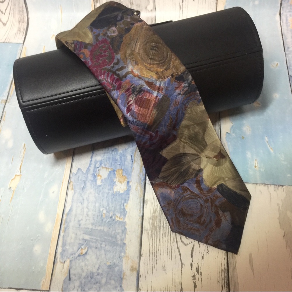 Men's floral tie
