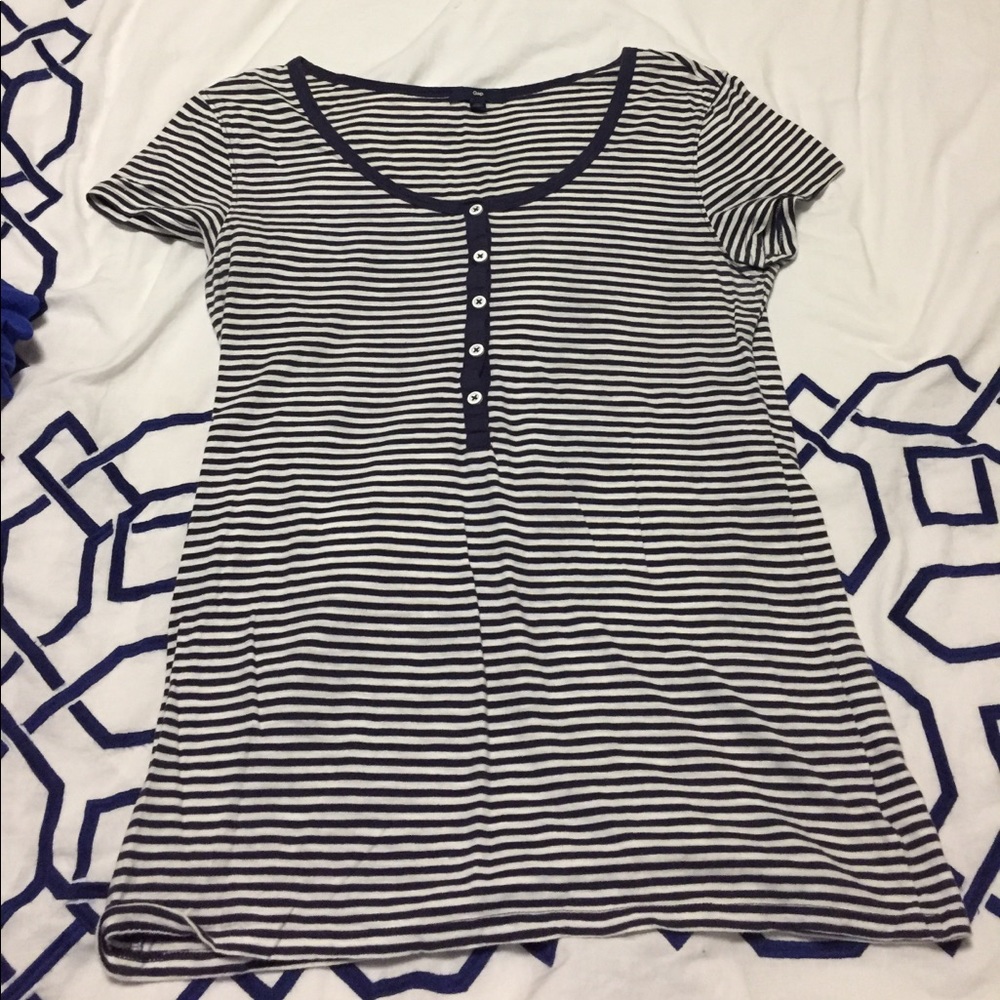 Gap shorts sleeve striped shirt
