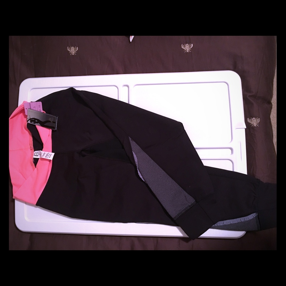 Stylish Capri Workout Legging with Coral Waist