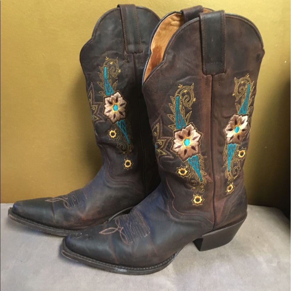 Genuine leather riding cowboy cowgirl boots size 8