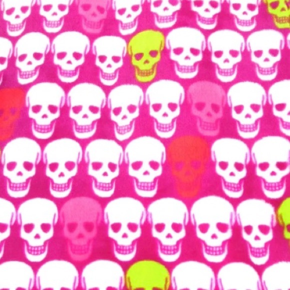 Betsey Johnson Pink & White Skull Party Throw 💀 - Picture 5 of 8