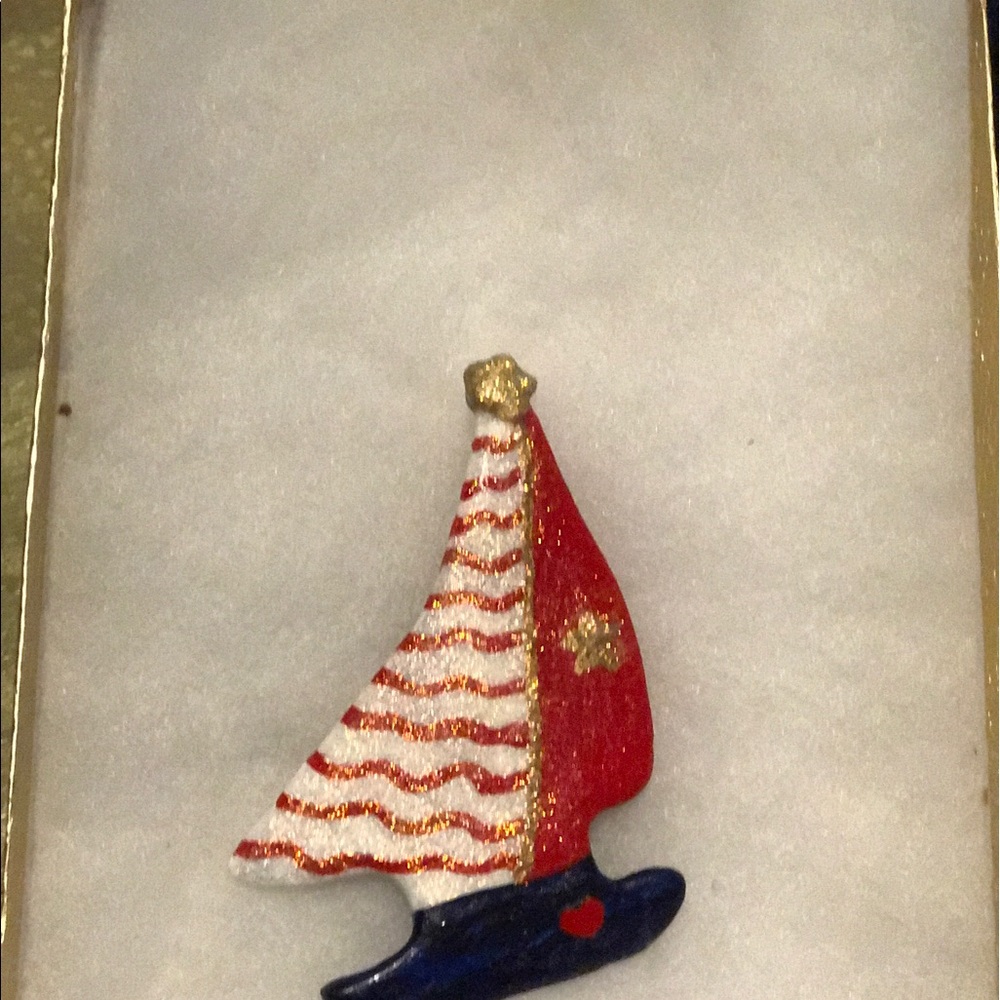 Brooch