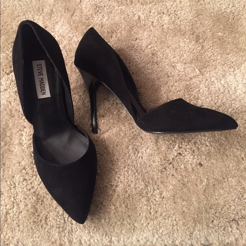 Black suede Steve Madden Pumps