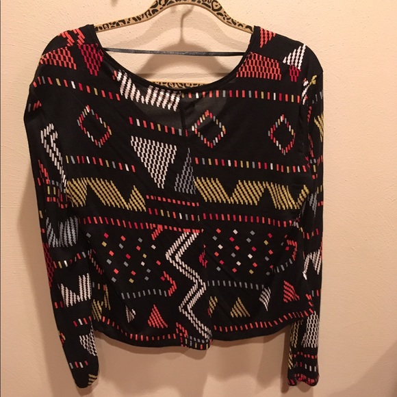 UO - Silence + Noise Long Sleeve Crop Top - Picture 2 of 3