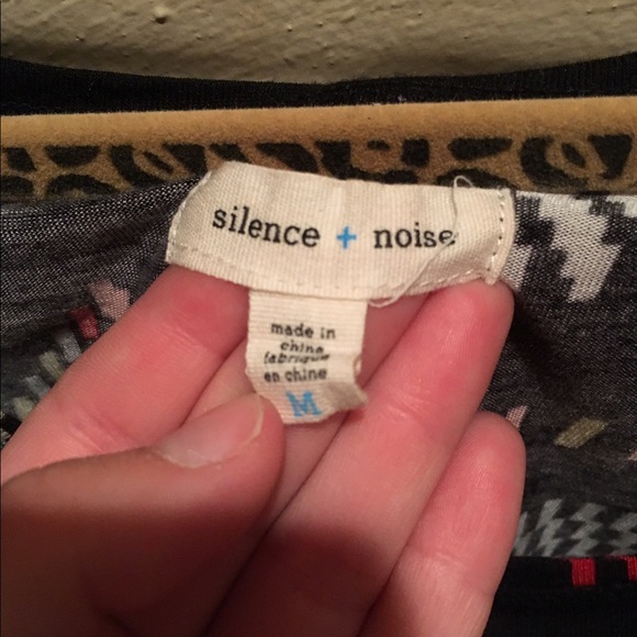 UO - Silence + Noise Long Sleeve Crop Top - Picture 3 of 3