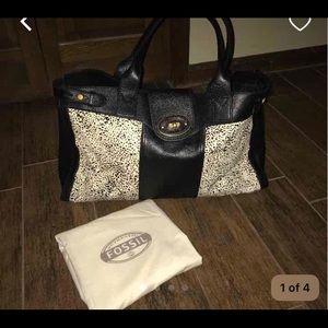 Fossil tote