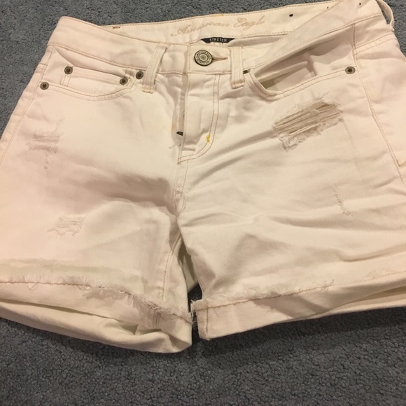 Size 2 mid length, barely worn, white Shorts - Picture 1 of 1