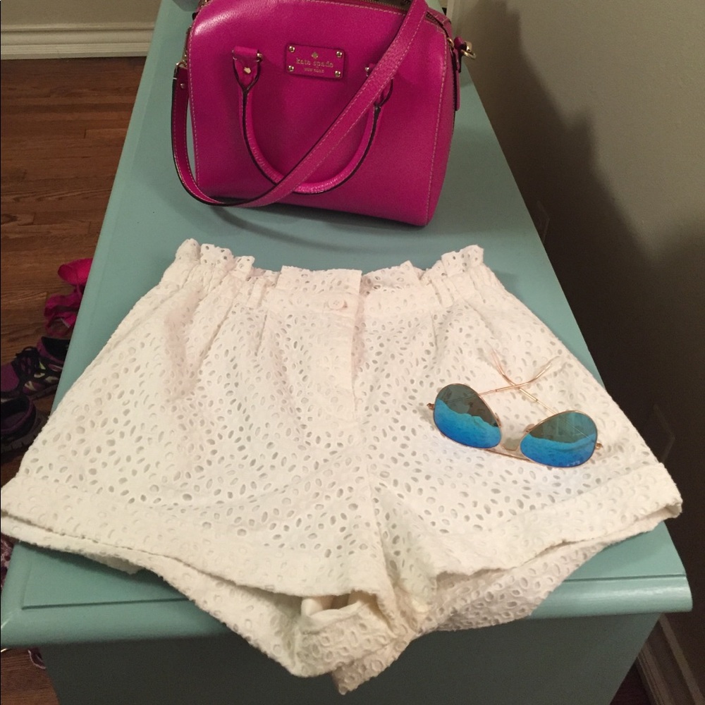 Super cute white lace shorts!