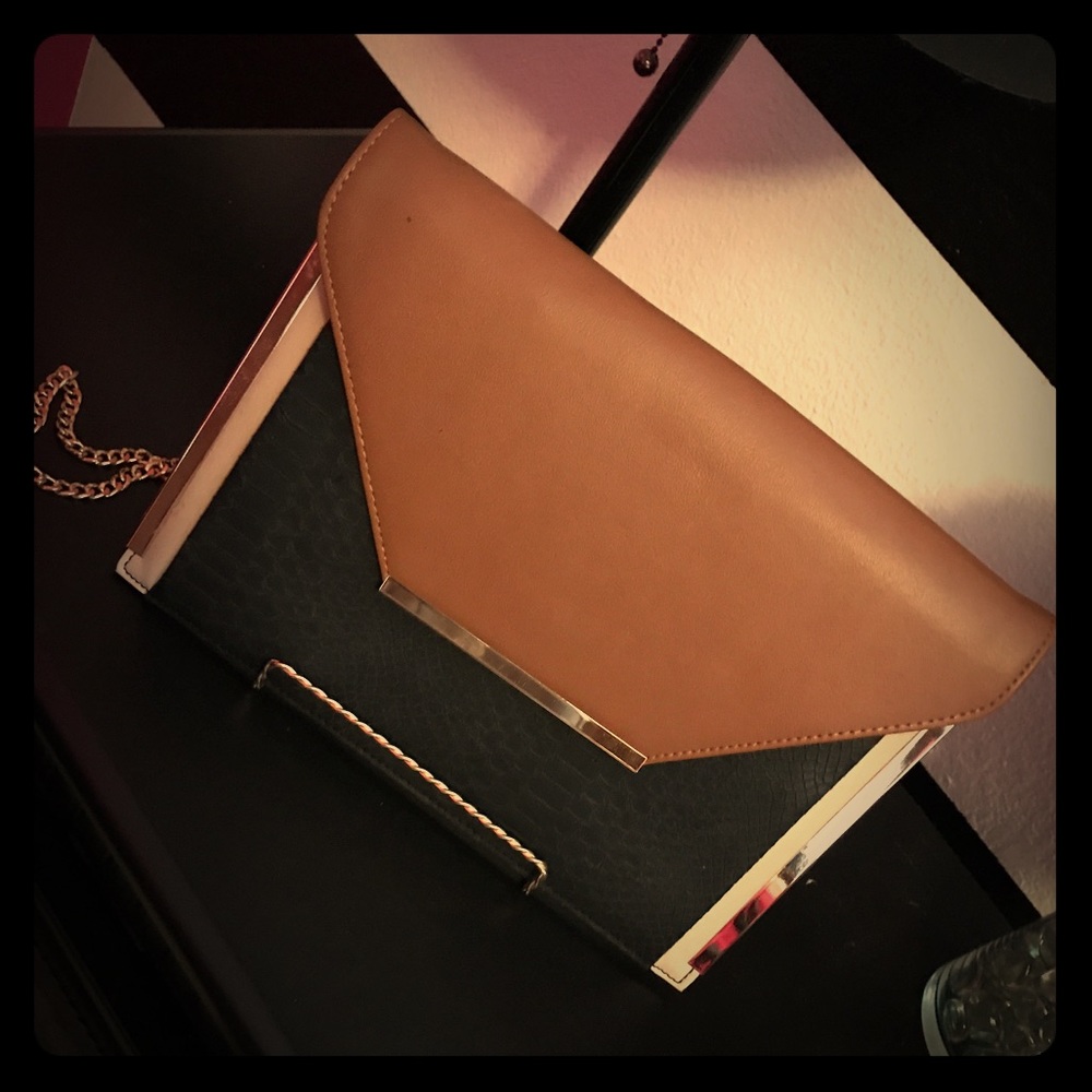 ALDO CLUTCH