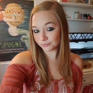 Meet your Posher, Lora