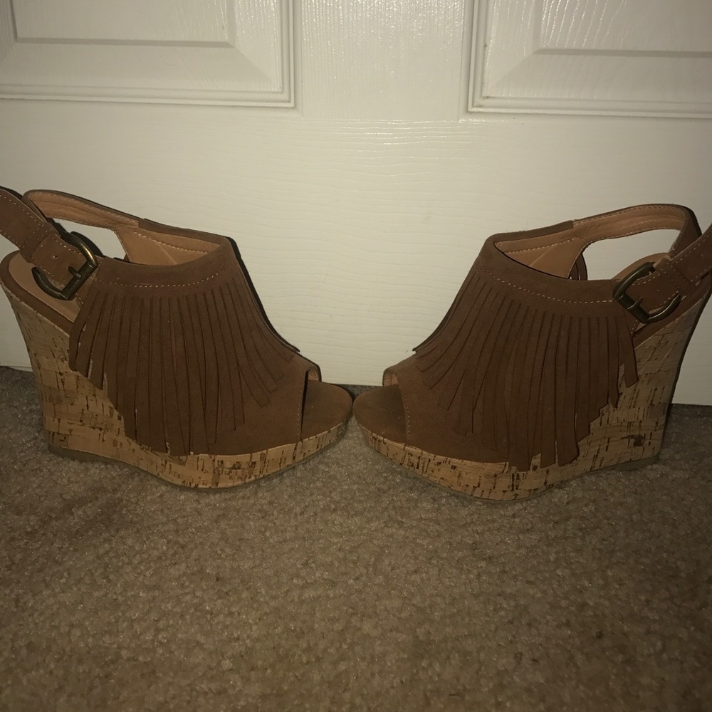 Rue 21 Fringe Wedge Size 6/7