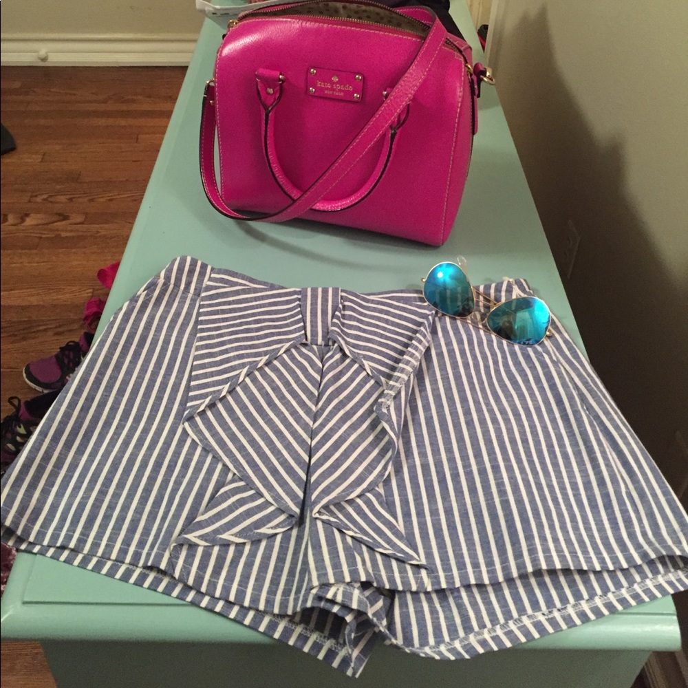 Super cute bow tie shorts!