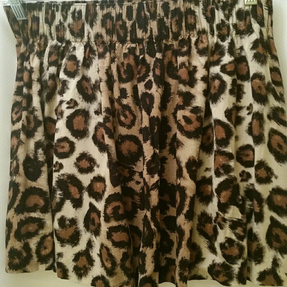 Fun leopard print mini skirt