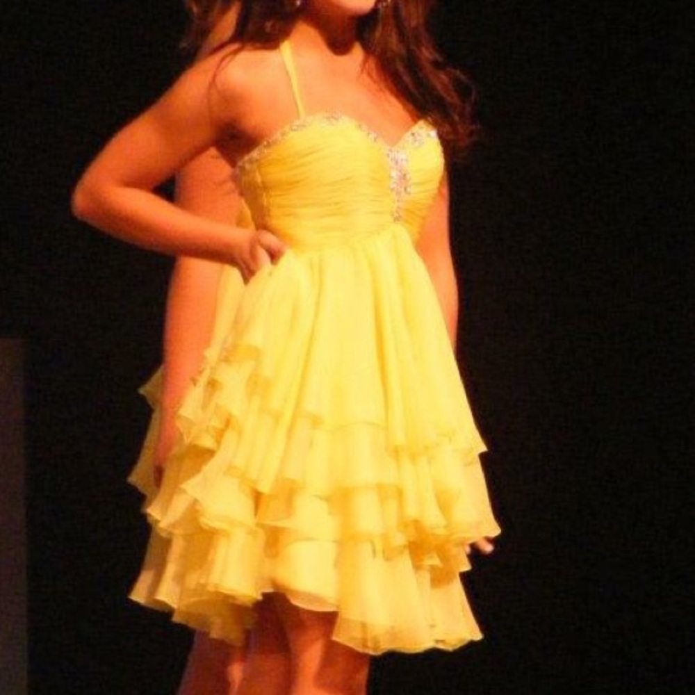 Tony Bowls Chiffon Cocktail dress!