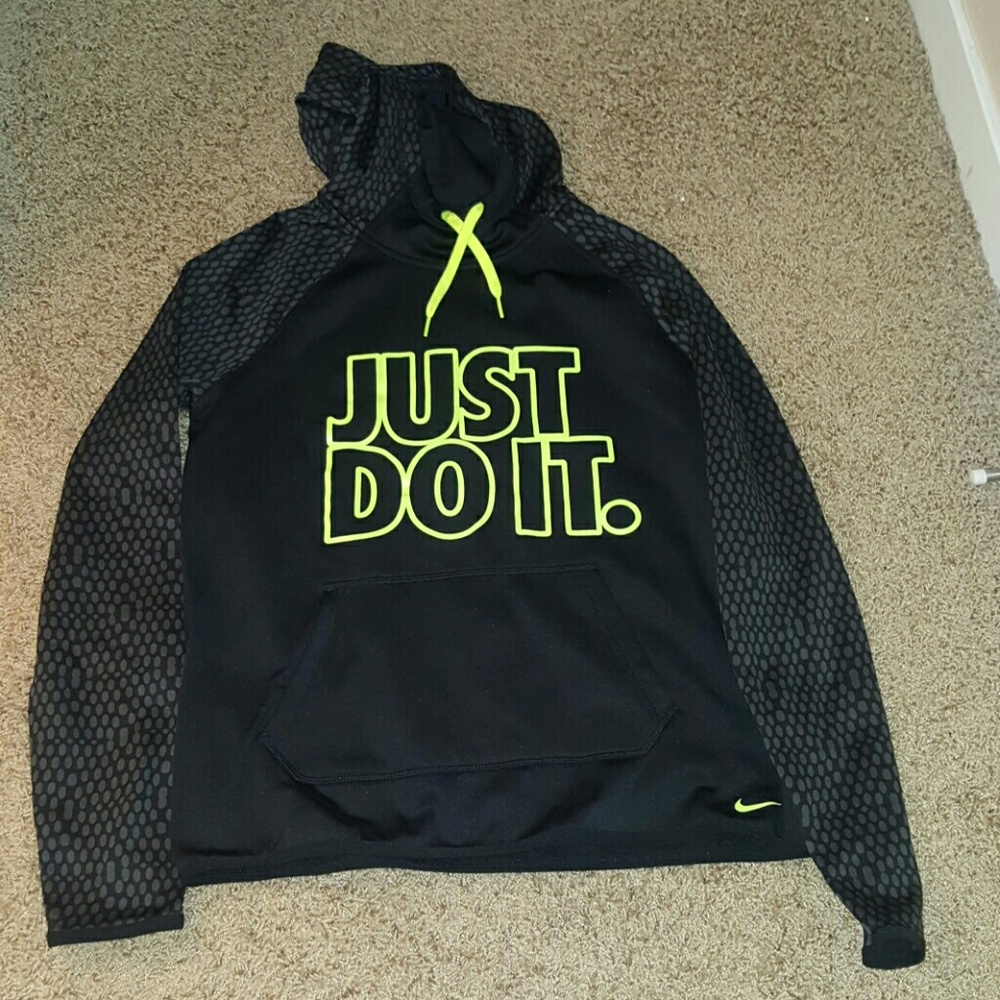 Nike therma-fit pullover hoodie