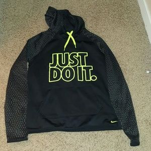 Nike therma-fit pullover hoodie