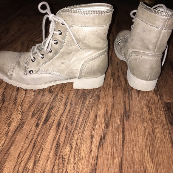 Grey army boots with zipper detailing - Picture 2 of 3