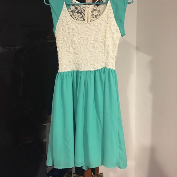 Gorgeous Dress! - Picture 1 of 2
