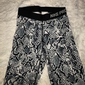 Nike Pro Crop Leggings