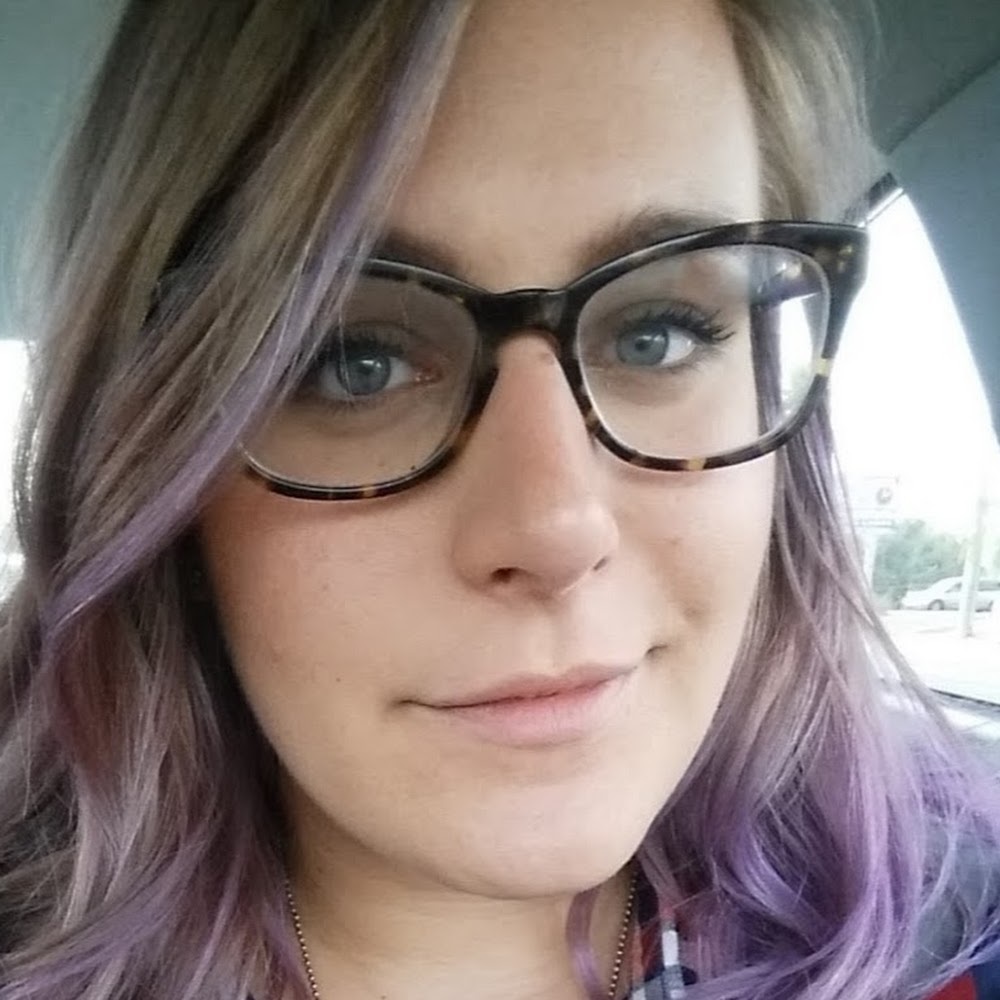 Meet your Posher, Elissa