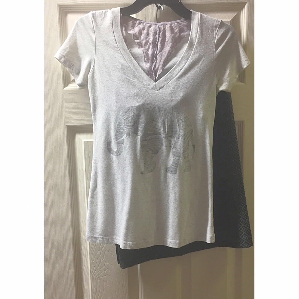 Elephant 🐘 Graphic V Neckline