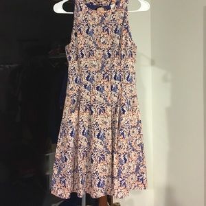 Such a beautiful dress!! Size Small and never worn