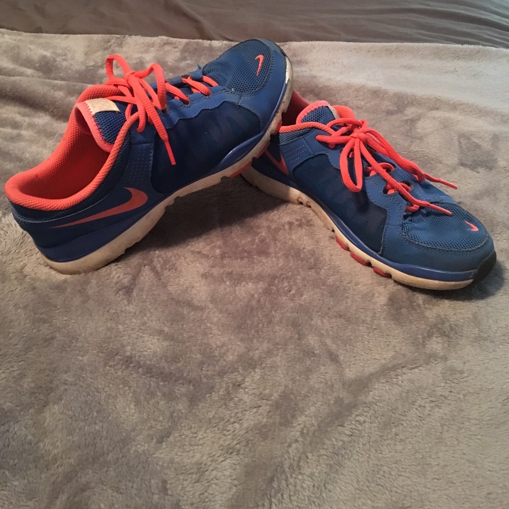 Nike Tennis Shoes