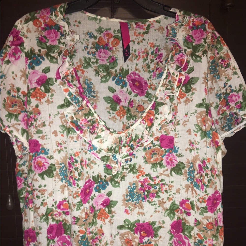 Floral Vneck Top