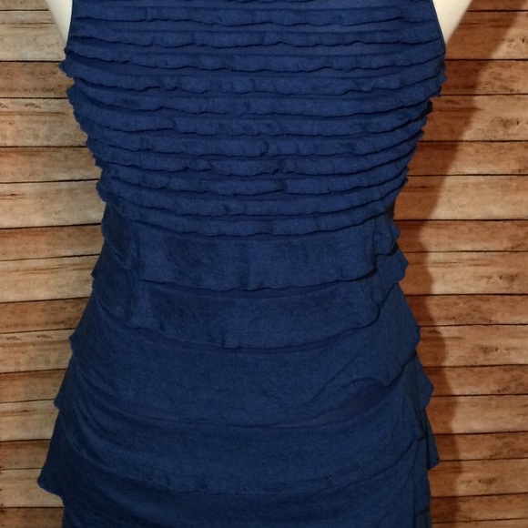 Like New Condition! Navy Ruffled Tank - Picture 4 of 4