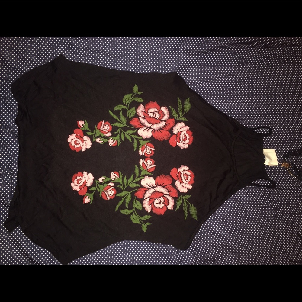 Cute shirt with choker attached to it